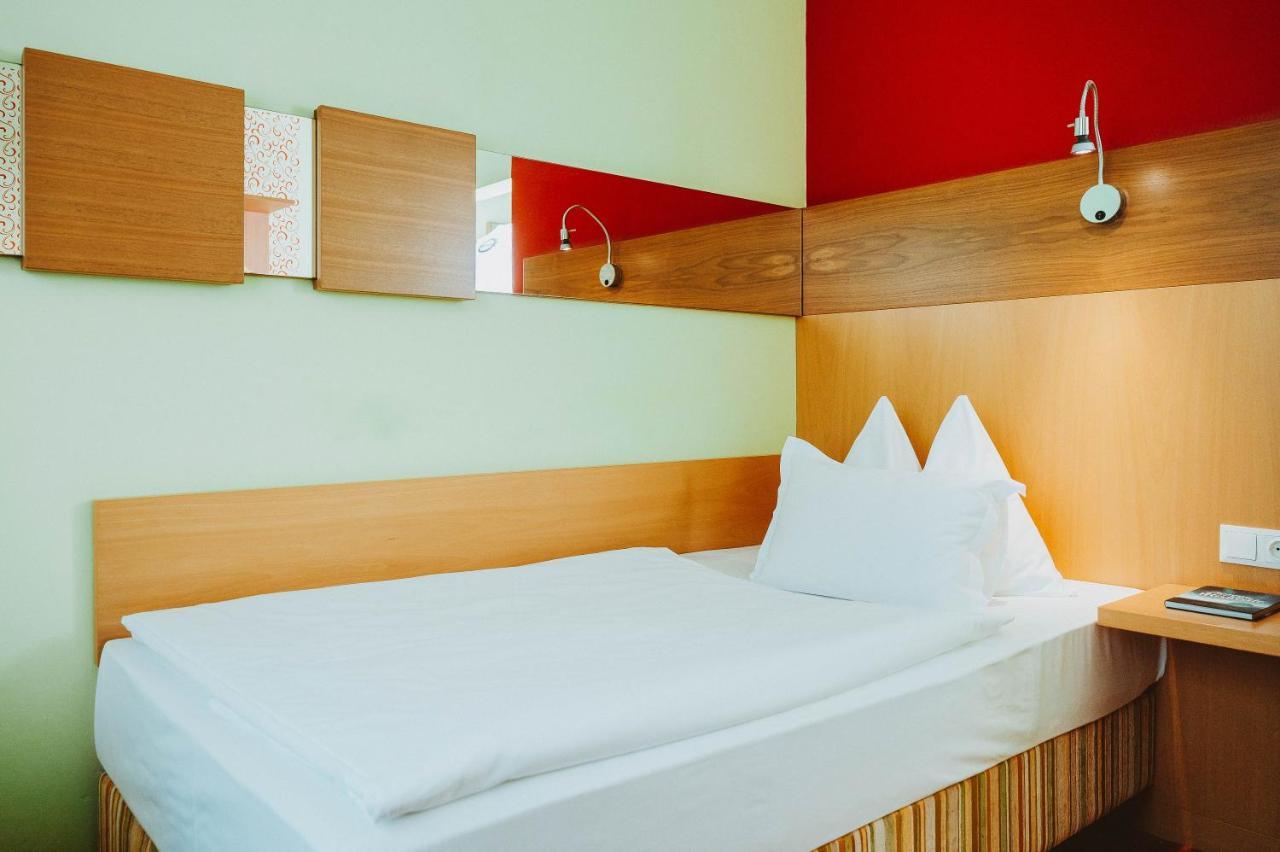Hotel Bruecklwirt Niklasdorf 외부 사진