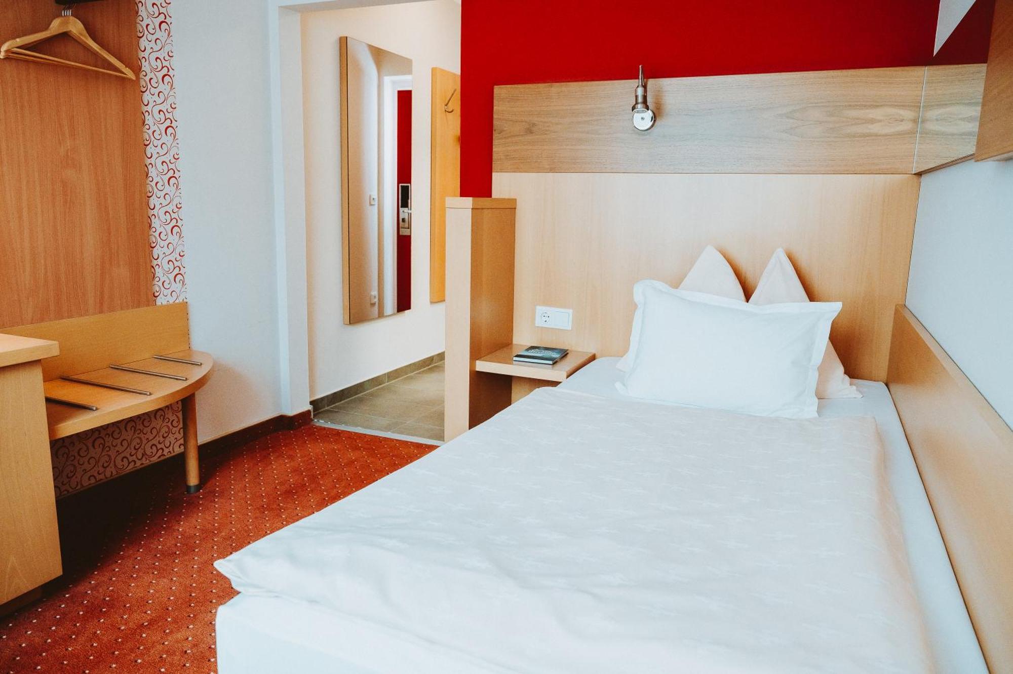 Hotel Bruecklwirt Niklasdorf 외부 사진